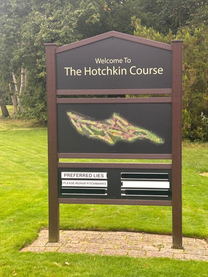 Hotchkin Lodge Woodhall Spa Exterior foto