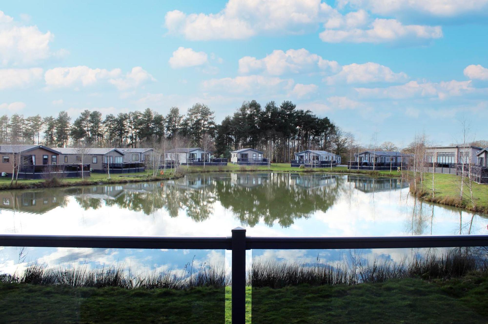 Hotchkin Lodge Woodhall Spa Exterior foto