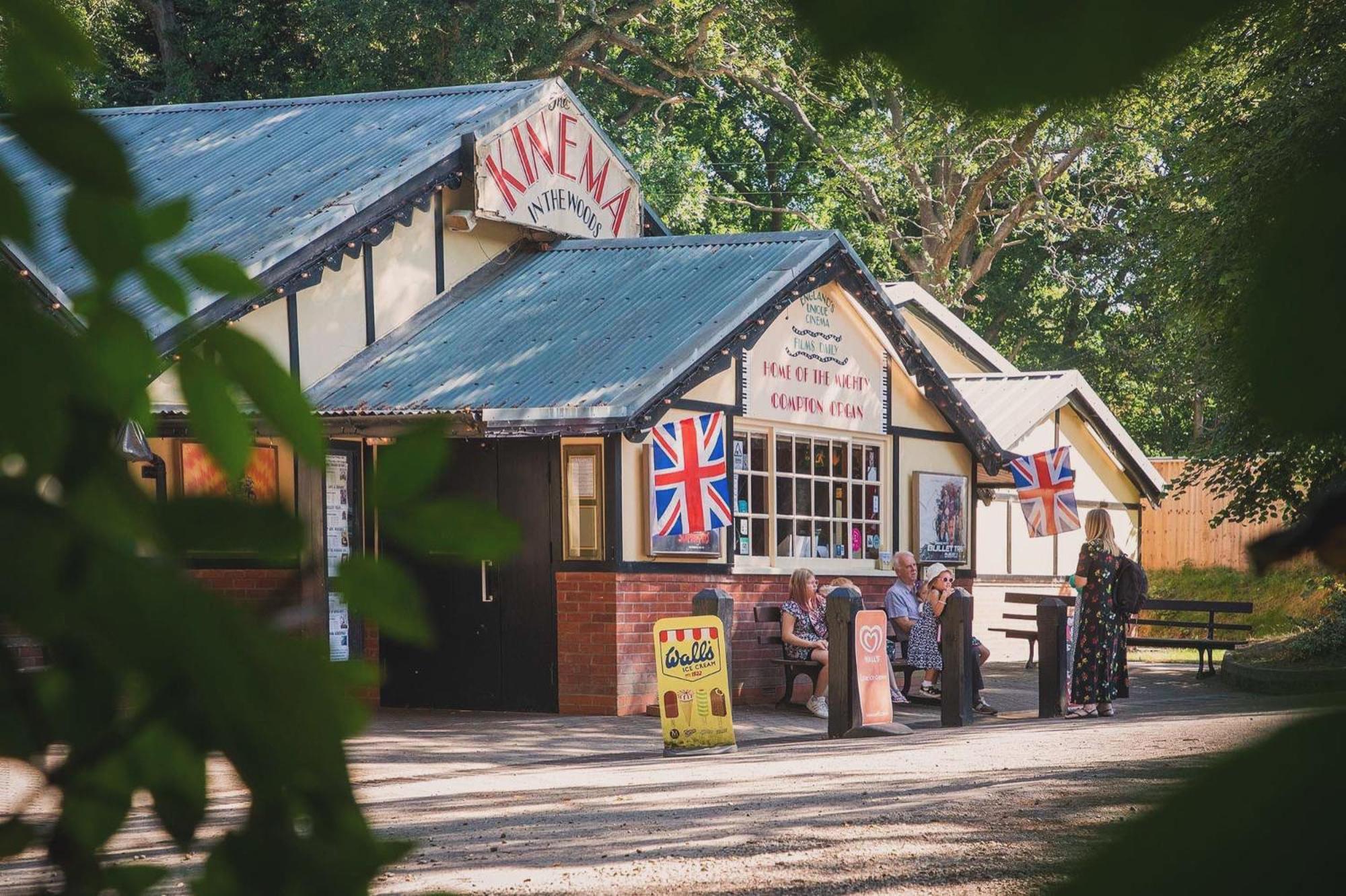 Hotchkin Lodge Woodhall Spa Exterior foto